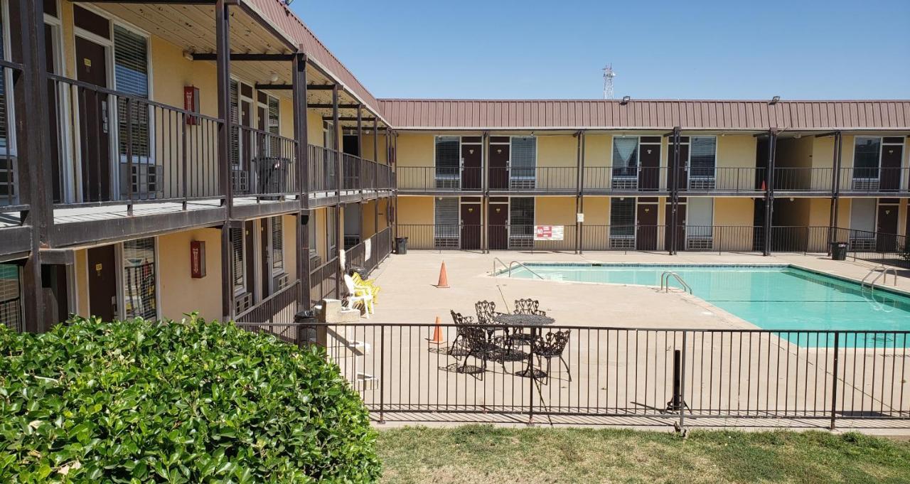 West Texas Inn & Suites Мидленд Экстерьер фото